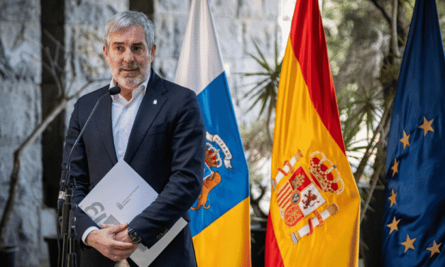 Presidente canario critica improvisación y racismo en traslado de menores migrantes