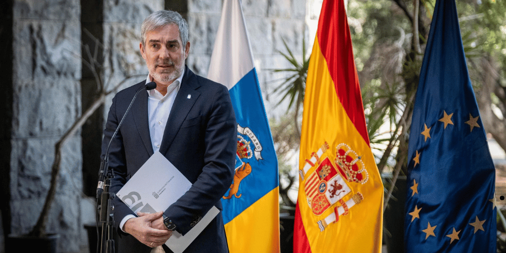 Presidente canario critica improvisación y racismo en traslado de menores migrantes